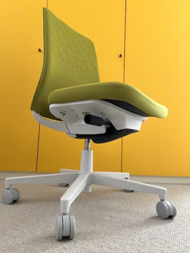 ワークチェアを購入！